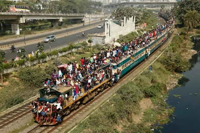 Bangladeshi Muslim devotees return home riding on an overcrowded train after attending the Akheri Munajat, concluding prayers on the third day of the second phase of the Biswa Ijtema, the second largest Muslim congregation after the Hajj, in Dhaka, Bangladesh, 21 January 2017. According to reports, around one million Muslims from Bangladesh and abroad observed the three-day congregation with prayers on the banks of the Turag River. (Photo by Abir Abdullah/EPA/EFE)