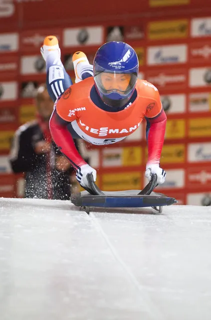 Britain's Elizabeth Yarnold starts her first run at the women's skeleton World Cup in Koenigssee, Germany, Friday, January 16, 2015. (Photo by Daniel Naupold/AP Photo/DPA)