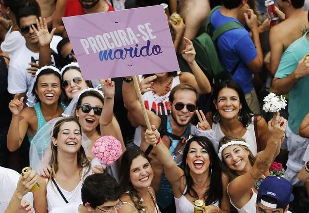 Revellers take part in the annual carnival block party known as “Casas comigo” or “Marry me” at the Vila Madalena neighborhood  in Sao Paulo February 1, 2015. The sign reads, “Looking for a Husband”. (Photo by Nacho Doce/Reuters)