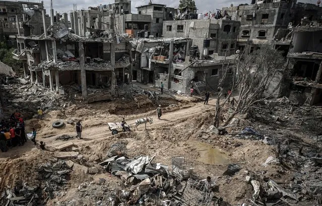 Palestinians return to their destroyed houses after “mutual and simultaneous” cease-fire deal between Israel and Hamas reached with Egypt mediation took effect at 2 a.m. Friday (2300GMT Thursday), ending the 11-day conflict in Gaza City, Gaza on May 21, 2021. (Photo by Ali Jadallah/Anadolu Agency via Getty Images)