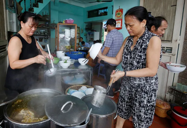Women make the Vietnamese traditional beef noodle “Pho” at a breakfast restaurant in Hanoi, Vietnam July 18, 2018. (Photo by Reuters/Kham)