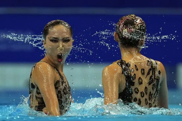 Gold medalists China's Wang Liuyi and Wang Qianyi takes part in the Free Routine segment of the Artistic Swimming Women's Duet competition at the 19th Asian Games in Hangzhou, China, Saturday, October 7, 2023. (Photo by Ng Han Guan/AP Photo)