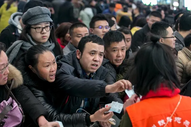 Passengers ask for refunds on their tickets at a counter inside a railway station after trains were delayed due to heavy snow, in Hangzhou, Zhejiang province, February 1, 2016. (Photo by Reuters/China Daily)