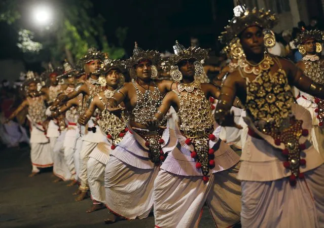 Sri Lankan traditional dancers perform during the annual Nawam Perahera street parade in Colombo February 22, 2016. (Photo by Dinuka Liyanawatte/Reuters)