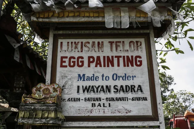 A street sign shows the location of Wayan Sadra's workshop on April 14, 2014 in Sukawati, Gianyar, Bali, Indonesia. (Photo by Putu Sayoga/Getty Images)