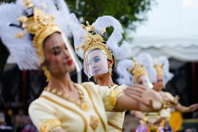 Artists wearing face shields perform during a ceremony held by the Bangkok National Museum to celebrate the return of two ancient relics, believed to have been stolen from Thailand about 60 years ago, from the United States, in Bangkok, Thailand on May 31, 2021. (Photo by Soe Zeya Tun/Reuters)