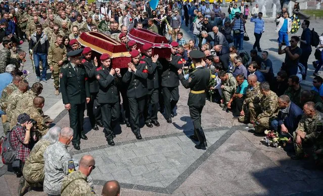 Ukrainian soldiers carry coffins with the bodies of the Aydar battalion servicemen Sergey Baula (46) and Nikolay Kulyba (56), who were killed in the eastern Ukraine conflict, during the funeral ceremony at the Independence Square in Kiev, Ukraine, 26 May 2016. Pro-Russian rebels attacked Ukrainian army positions in eastern Ukraine 28 times in the past 24 hours, mostly after dark, according to the Ukrainian government's official press center for the so-called Anti-Terrorist Operation (ATO). Russian prosecutors linked recently freed Ukrainan pilot Savchenko with the Aidar battalion, a link that Savchenko denies. (Photo by Roman Pilipey/EPA)