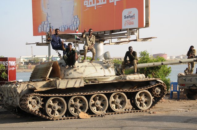 Sudanese army soldiers, loyal to army chief Abdel Fattah al-Burhan, sit atop a tank in the Red Sea city of Port Sudan, on April 20, 2023. More than 300 people have been killed since the fighting erupted April 15 between forces loyal to al-Burhan and his deputy, Mohamed Hamdan Daglo, who commands the paramilitary Rapid Support Forces (RSF). (Photo by AFP Photo/Stringer)