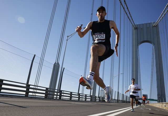 Alexander Levine crosses the Verrazzano-Narrows Bridge during the marathon in New York on November 3, 2024. (Photo by Brendan Mcdermid/Reuters)