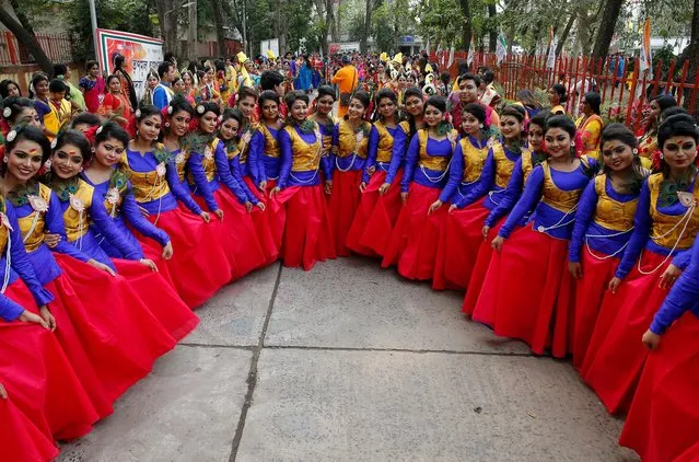 Students of Rabindra Bharati University perform during Holi celebrations inside the university campus in Kolkata, India, March 5, 2020. (Photo by Rupak De Chowdhuri/Reuters)