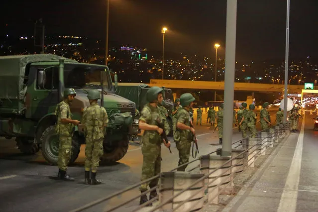Turkish military block access to the Bosphorus bridge, which links the city's European and Asian sides, in Istanbul, Turkey, July 15, 2016. (Photo by Reuters/Stringer)