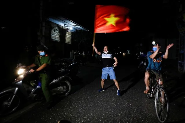 Residents celebrate after authorities lifted the quarantine in Dong Cuu village, the last Vietnamese quarantined village affected by the coronavirus disease (COVID-19), outside Hanoi, Vietnam on May 14, 2020. (Photo by Kham via Reuters)
