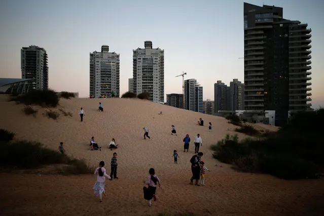 Ultra-Orthodox Jews enjoy their vacation in the late summer season when there is a break in their religious study obligations, in Ashdod, southern Israel August 16, 2016. (Photo by Amir Cohen/Reuters)
