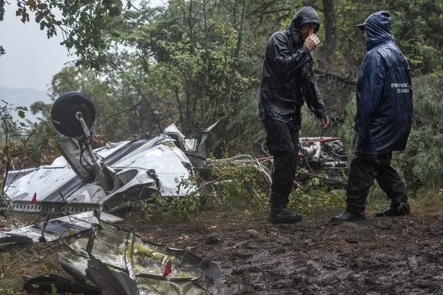 Police investigators work at the site of a plane crash near the village Kozle 10 km south of the Skopje's airport, The Former Yugoslav Republic of Macedonia on 07 September 2016. The small airplane of the type “Piper” was a property of an Italian flying club “Treviso” and was rented for a private flight to Pristina, but crashed while trying to land on the 'Alexander the Great' airport near Skopje where it was supposed to refuel. The six passengers (four Italian and two Kosovo national) of which two were crew members are all reported dead. (Photo by Georgi Licovski/EPA)