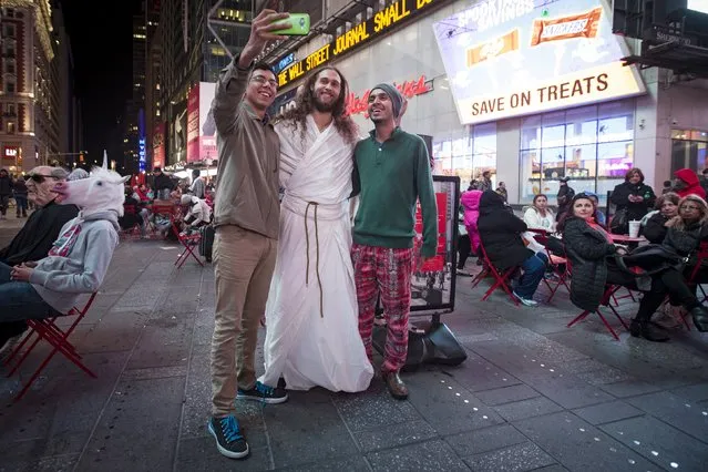 Justin Gray from Cleveland, who is dressed as Jesus, poses for photos in Times Square on Halloween in the Manhattan borough of New York October 31, 2015. (Photo by Carlo Allegri/Reuters)