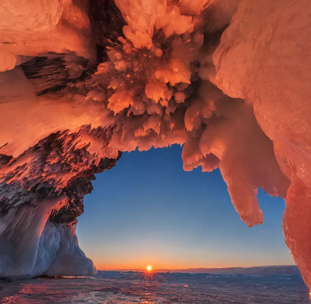 As the icy sheets of the glaciers reflect the early morning sun’s rays. (Photo by Vladimir Ryabkov/Caters News Agency)