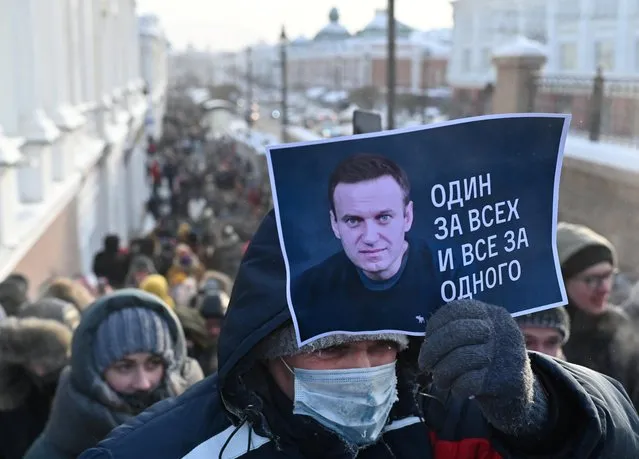 A man holds a placard reading “One for all, all for one” during a rally in support of jailed Russian opposition leader Alexei Navalny in Omsk, Russia on January 23, 2021. (Photo by Alexey Malgavko/Reuters)