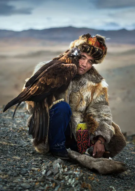 One of the riders with his eagle. (Photo by Daniel Kordan/Caters News Agency)