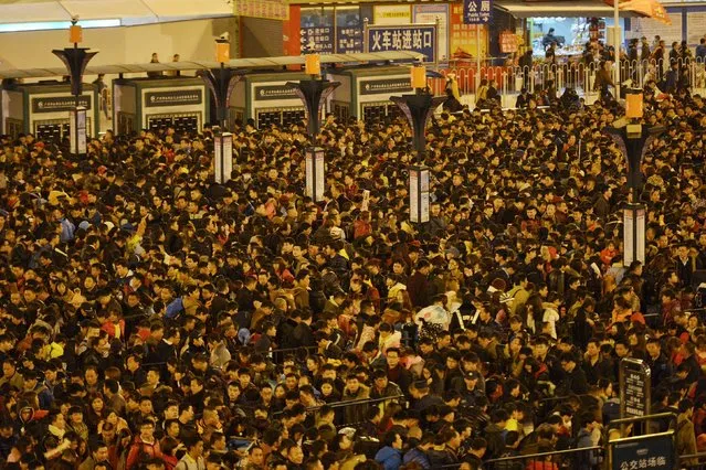 Passengers wait to enter a railway station after trains were delayed due to bad weather in southern China in Guangzhou, Guangdong province, February 1, 2016. (Photo by Reuters/China Daily)