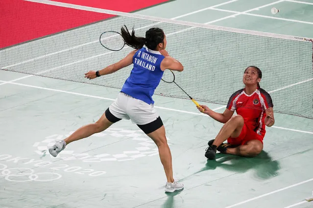 Ratchanok Intanon(left) of Team Thailand competes against Gregoria Mariska Tunjung(right) of Team Indonesia during a Women's Singles Round of 16 match on day six of the Tokyo 2020 Olympic Games at Musashino Forest Sport Plaza on July 29, 2021 in Chofu, Tokyo, Japan. (Photo by Lintao Zhang/Getty Images)