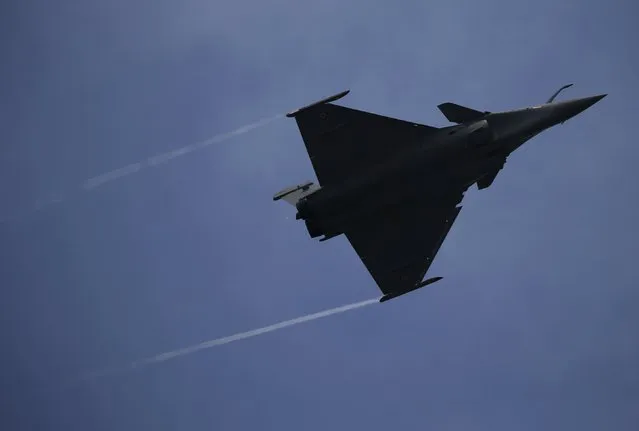 A French Air Force’s Dassault Rafale flies past during an aerial display at the Singapore Airshow at Changi Exhibition Center February 17, 2016. (Photo by Edgar Su/Reuters)