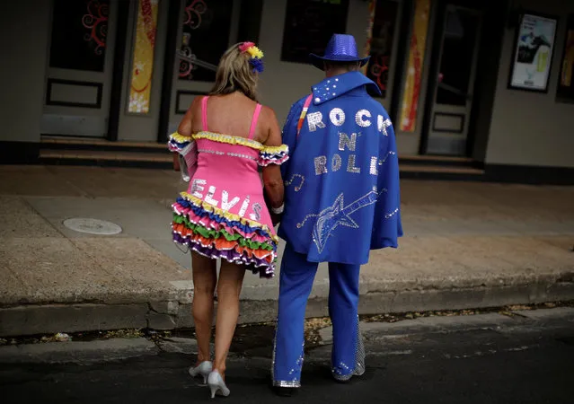 A couple in party wear walk to a pub during the 25th annual Parkes Elvis Festival in the rural Australian town of Parkes, west of Sydney, Australia January 13, 2017. (Photo by Jason Reed/Reuters)