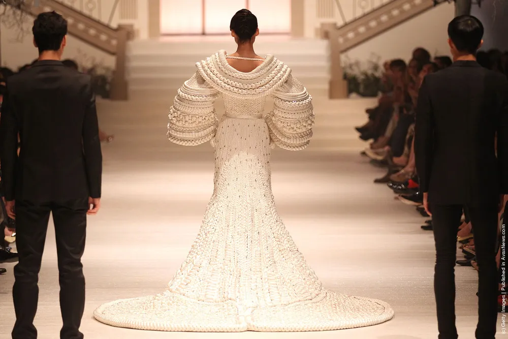 Women's Fashion Week Haute Couture 2011: Stephane Rolland Catwalk