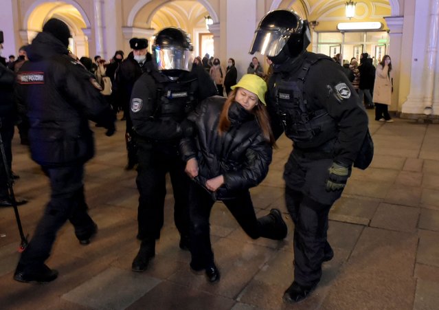 Police officers detain a demonstrator during a protest against Russia's invasion of Ukraine in central Saint Petersburg on March 1, 2022. (Photo by Olga Maltseva/AFP Photo)