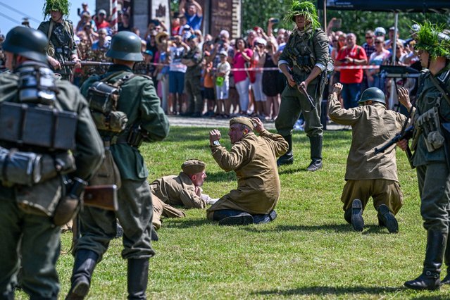 Members of a historical military club perform in a reenactment of a battle between German and Soviet soldiers, in Przemysl, southeastern Poland, 23 July 2023. The original battle was fought in 1941 for a bunker along the San River in World War II; the reenactment was shown to the visitors of the 2nd History Connects Us Festival in Przemysl. (Photo by Darek Delmanowicz/EPA)