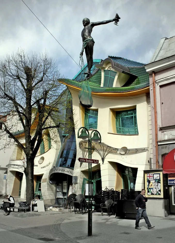 Crooked House, Sopot Polond (Krzywy Domek)
