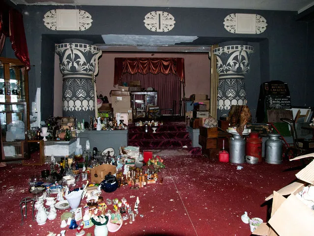 The abandoned Egyptian slumber room. (Photo by Johnny Joo/Caters News)