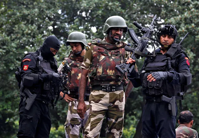 Police commandos wait to take part in a full dress rehearsal for India's Independence Day parade in Kolkata, August 12, 2017. (Photo by Rupak De Chowdhuri/Reuters)