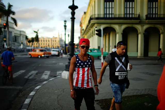 A man wearing the U.S. colours walks in downtown Havana, Cuba, January 11, 2017. (Photo by Alexandre Meneghini/Reuters)