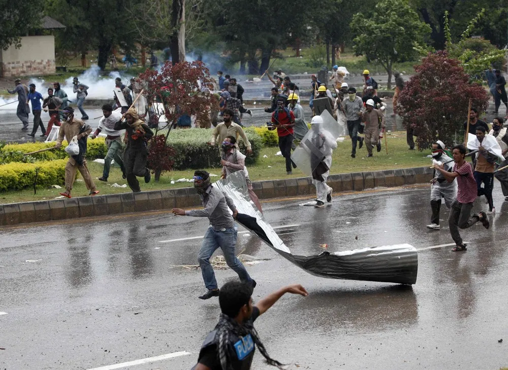 Protesters and Police Clash in Pakistan