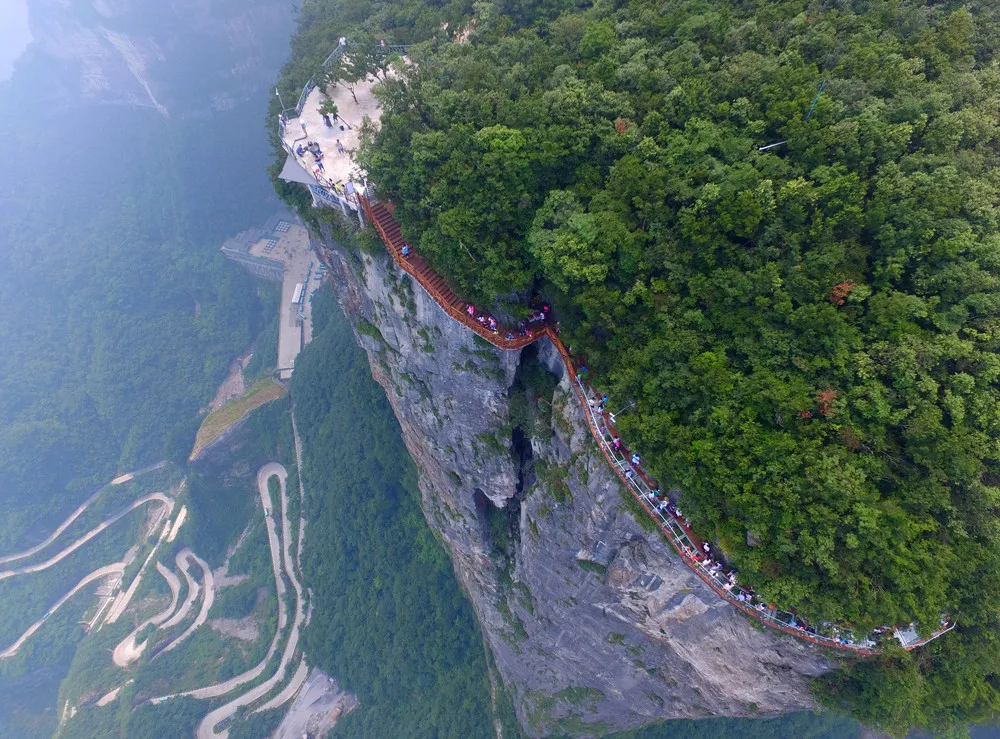 China's Glass Walkway Opens in Tianmen Mountain