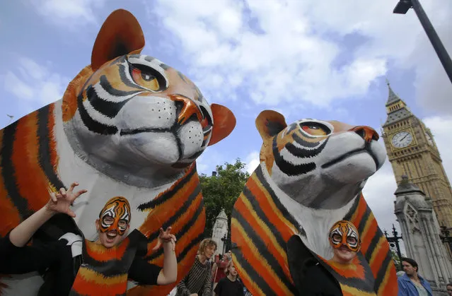 Demonstrators in animal costumes walk in the “People's Climate March” in central London September 21, 2014. (Photo by Luke MacGregor/Reuters)