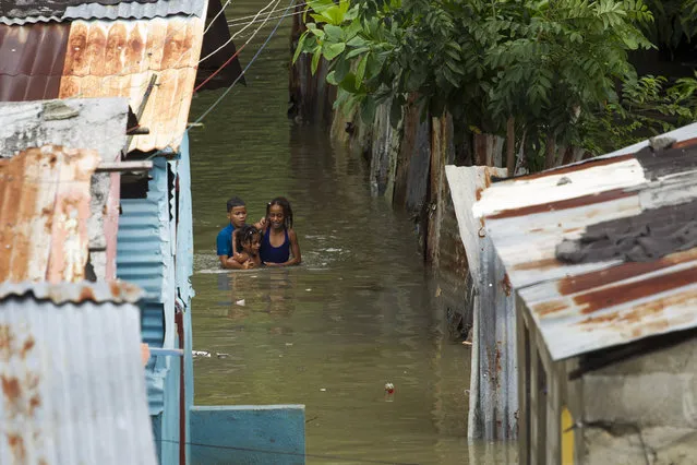Picture taken in the flooded neighbourhood of La Puya, in Santo Domingo on October 4, 2016 after the passage of Hurricane Matthew through Hispaniola – the island that the Dominican Republic shares with Haiti. (Photo by Erika Santelices/AFP Photo)
