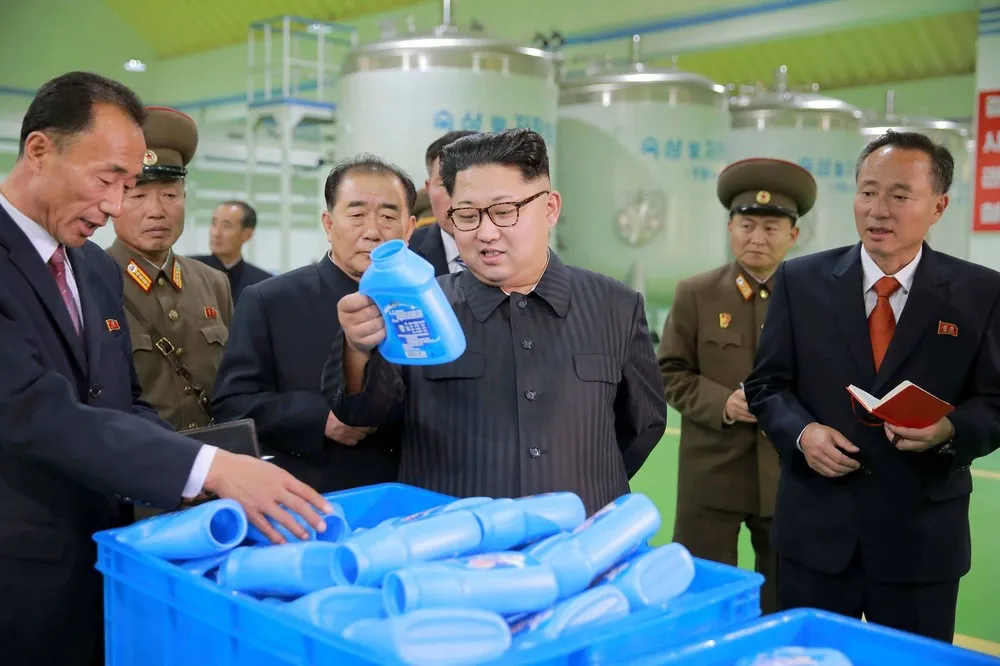 The Day in Photos – October 31, 2016