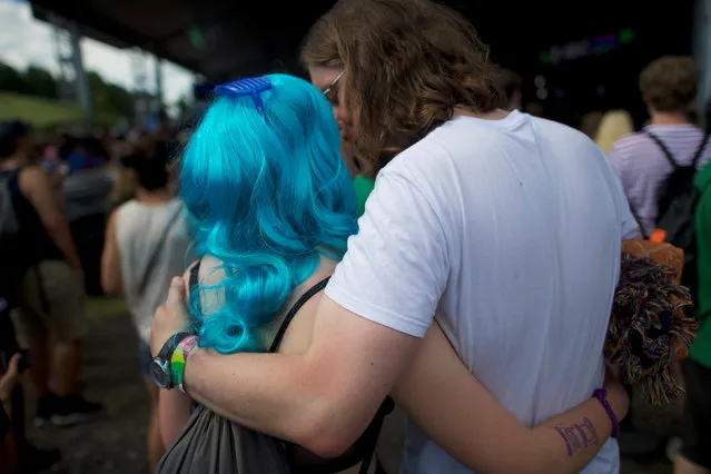 A couple kisses on the second day of the Firefly Music Festival in Dover, Delaware June 15, 2018. (Photo by Mark Makela/Reuters)