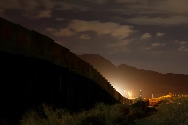 A view of a section of the wall separating Mexico and the United States, on the outskirts of Ciudad Juarez, Mexico, November 11, 2016. Picture taken, November 11, 2016. (Photo by Jose Luis Gonzalez/Reuters)