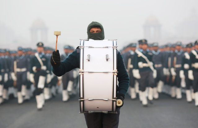 Indian Air Force soldier rehearse for the Republic Day parade on a cold winter morning in New Delhi, India, December 26, 2018. (Photo by Adnan Abidi/Reuters)