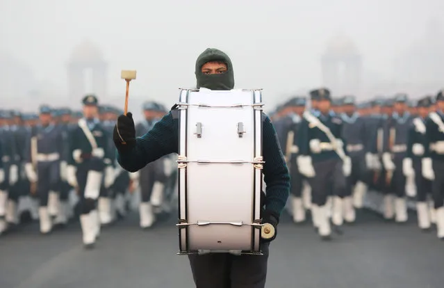 Indian Air Force soldier rehearse for the Republic Day parade on a cold winter morning in New Delhi, India, December 26, 2018. (Photo by Adnan Abidi/Reuters)