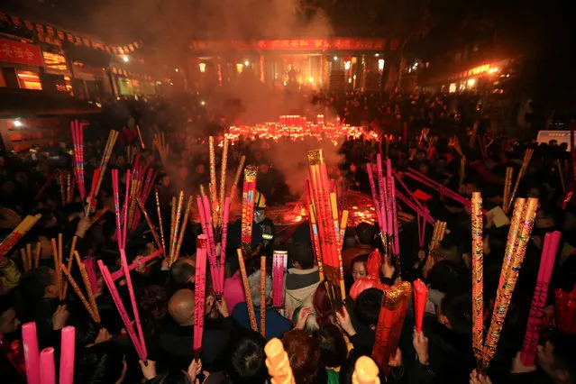 People pray with incense sticks at a temple as they celebrate the Lunar New Year in Suining, Sichuan province, China, 27 January, 2017. (Photo by Reuters/Stringer)