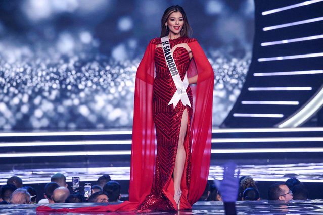 Miss El Salvador, Alejandra Gavidia, presents herself on stage during the preliminary stage of the 70th Miss Universe beauty pageant in Israel's southern Red Sea coastal city of Eilat on December 10, 2021. (Photo by Menahem Kahana/AFP Photo)