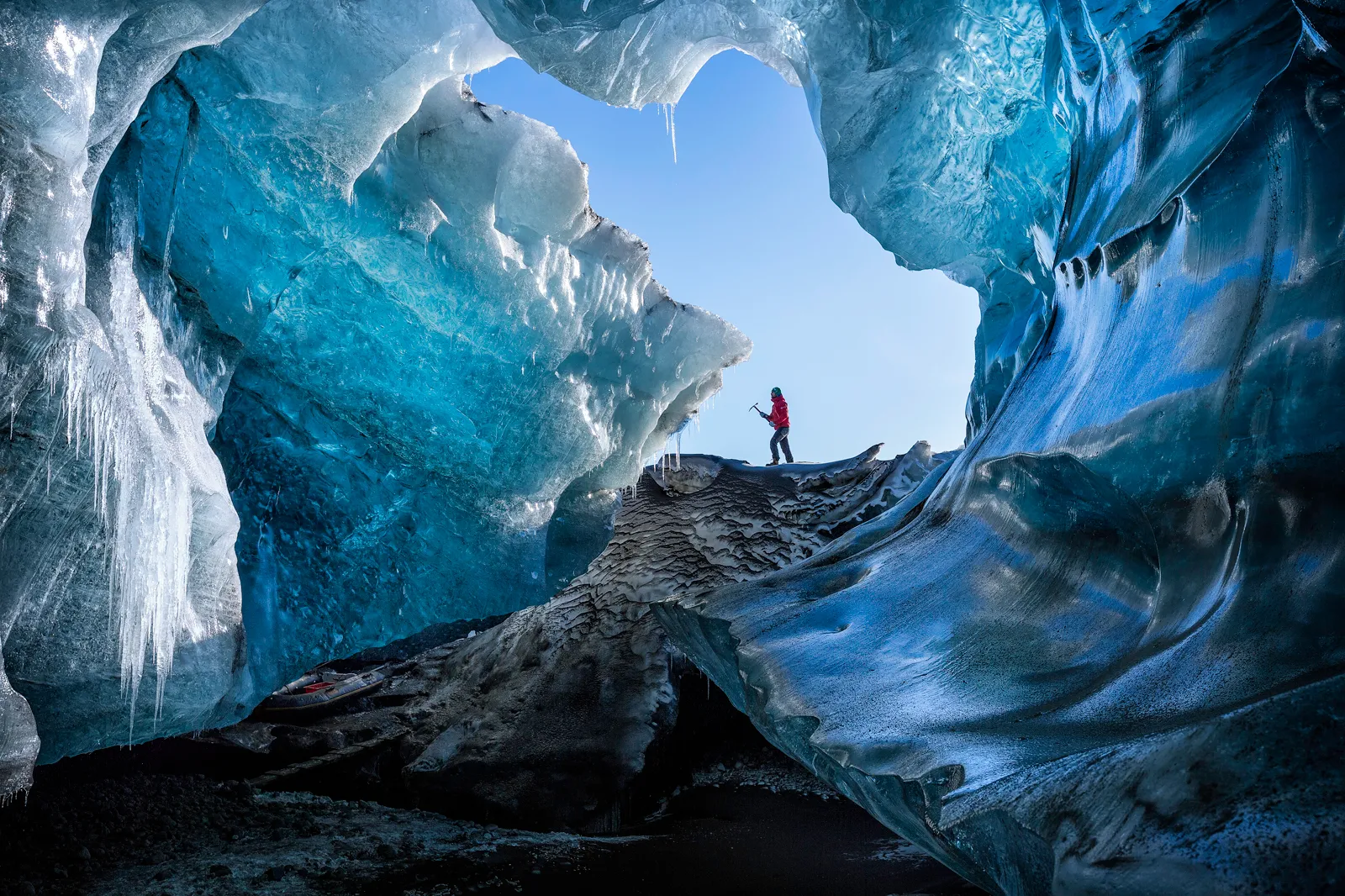 Лучшие ото. Ледяной каньон Гренландия. Ледяные пещеры. Самые красивые ледяные пещеры. Ледяная пещера Исландия.