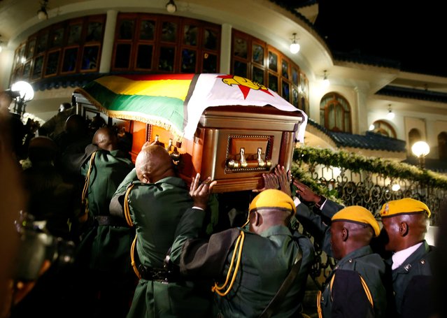 The body of former Zimbabwean President Robert Mugabe arrives at the 'Blue Roof', his residence in Borrowdale, Harare, Zimbabwe, September 11, 2019. (Photo by Philimon Bulawayo/Reuters)