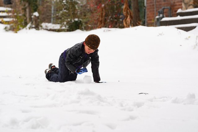 Young Atlanta resident Harry Crowell makes a snow ball as Atlanta residents receive a snow storm on January 10, 2025 in Atlanta, Georgia. Atlanta has experienced a significant amount of snow but is bracing for the ice that is expected to follow. (Photo by Megan Varner/Getty Images)