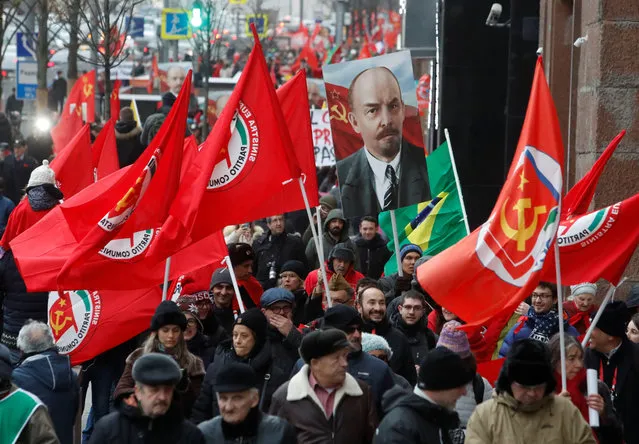 Demonstrators take part in a rally held by Russian Communist party to mark the Red October revolution's centenary in central Moscow, Russia on November 7, 2017. (Photo by Sergei Karpukhin/Reuters)