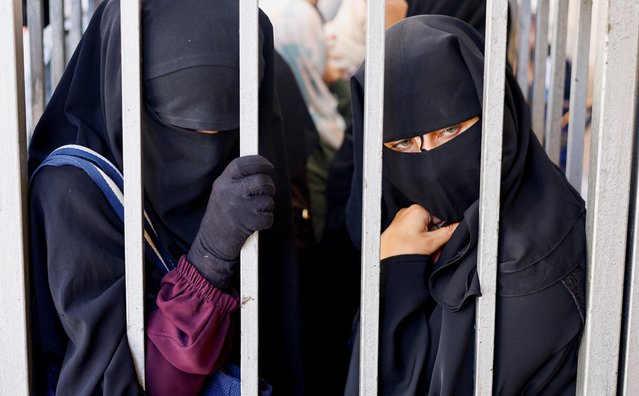 Palestinian women queue outside the Bank of Palestine amid a cash shortage, in Nuseirat, in the central Gaza Strip, on October 27, 2025. (Photo by Mahmoud Issa/Reuters)