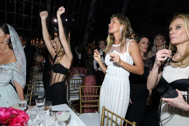 (L-R) Australian actress Margot Robbie and Brazilian fashion model Gisele Bündchen attend The 2023 Met Gala Celebrating “Karl Lagerfeld: A Line Of Beauty” at The Metropolitan Museum of Art on May 01, 2023 in New York City. (Photo by Kevin Mazur/MG23/Getty Images for The Met Museum/Vogue)